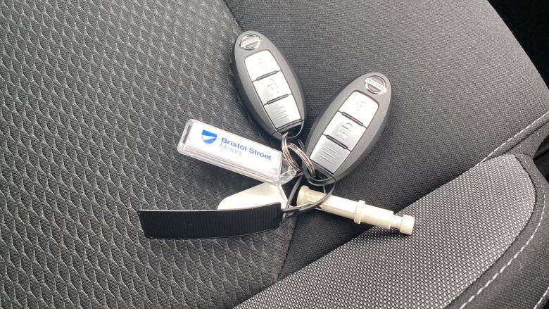 Nissan Qashqai 1.2 DiG-T N-Connecta 5dr Petrol Hatchback